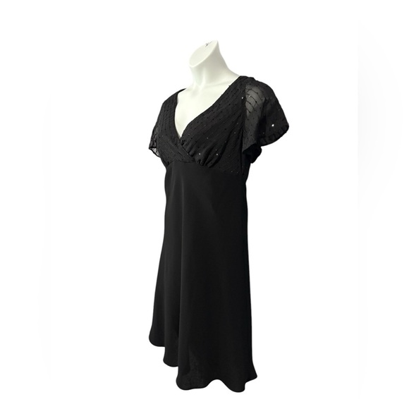 Evan-Picone, Chic Black V-Neck Knee-Length Dress, Size 14 - Picture 5 of 9